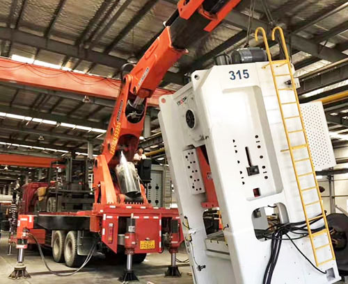 高场办事处附近随车吊出租，轻松解决运输难题