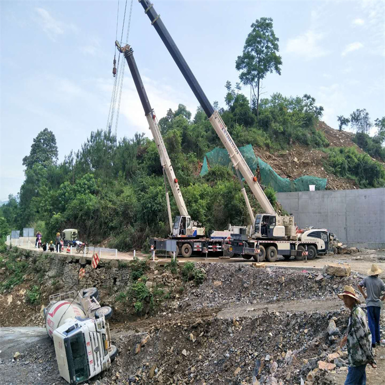 高场办事处汽车掉沟里叫吊车救援要多少钱